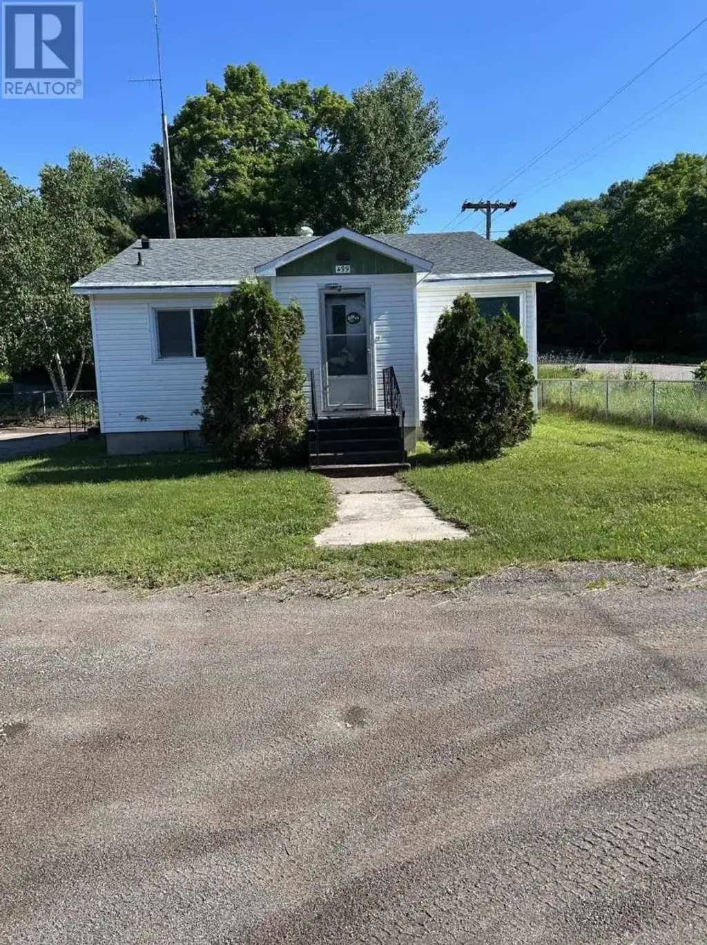 499 Landslide Rd, Sault Ste. Marie